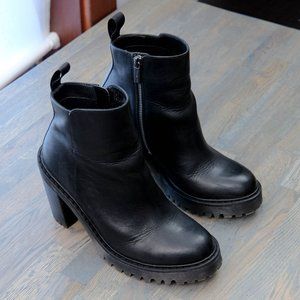 Dr. Martens Magdalena Womens Leather Heeled Chelsea Boots, Black